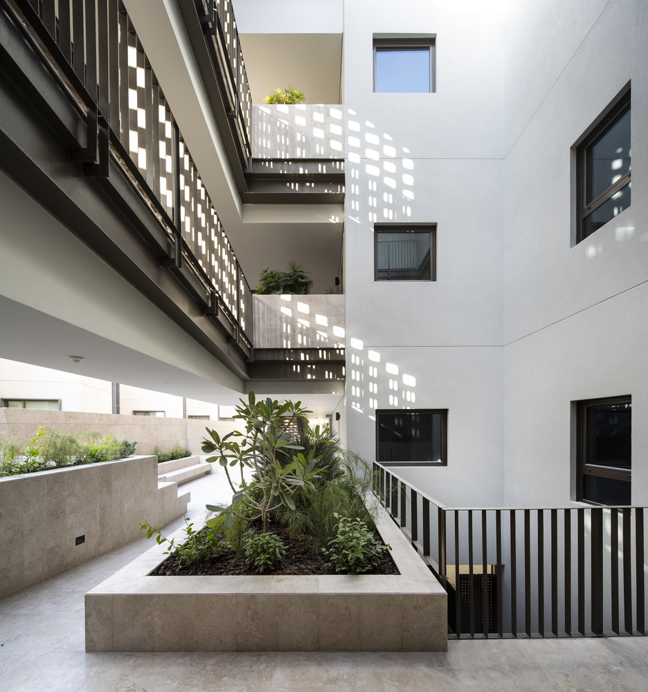 陶土砖筑就滨海住宅新典范：一场空间与材质的诗意对话