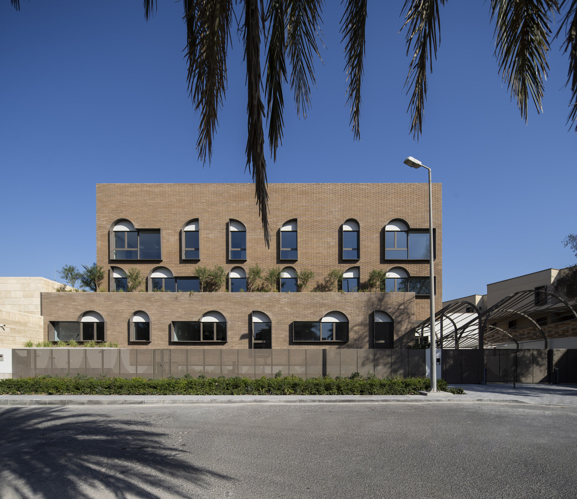 陶土砖筑就滨海住宅新典范：一场空间与材质的诗意对话