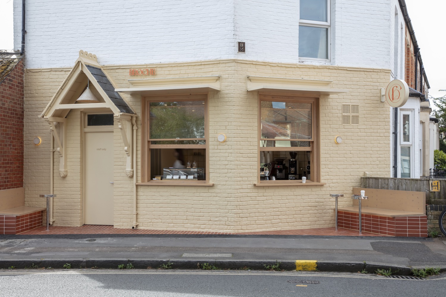 陶土筑梦：历史街区里的温馨咖啡屋