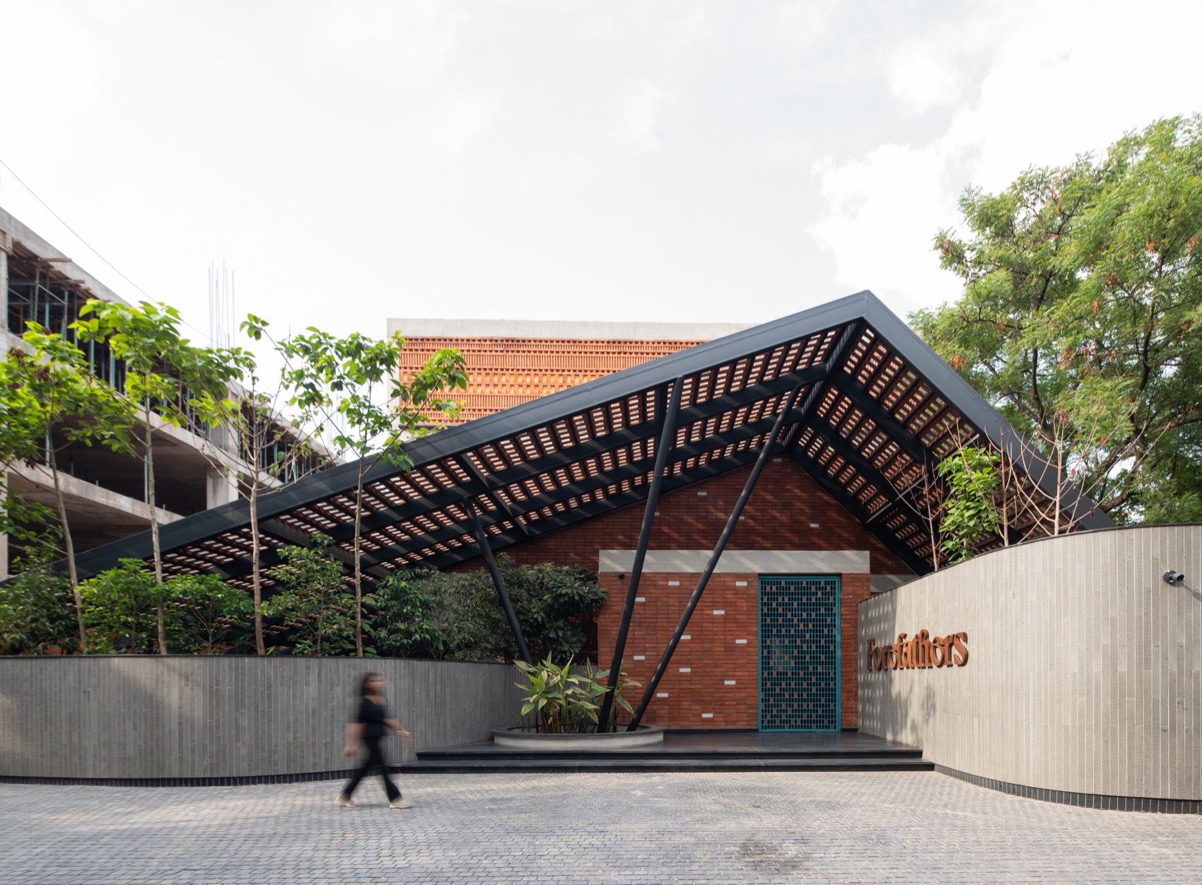 陶土砖的温度：传统与现代的餐饮空间对话