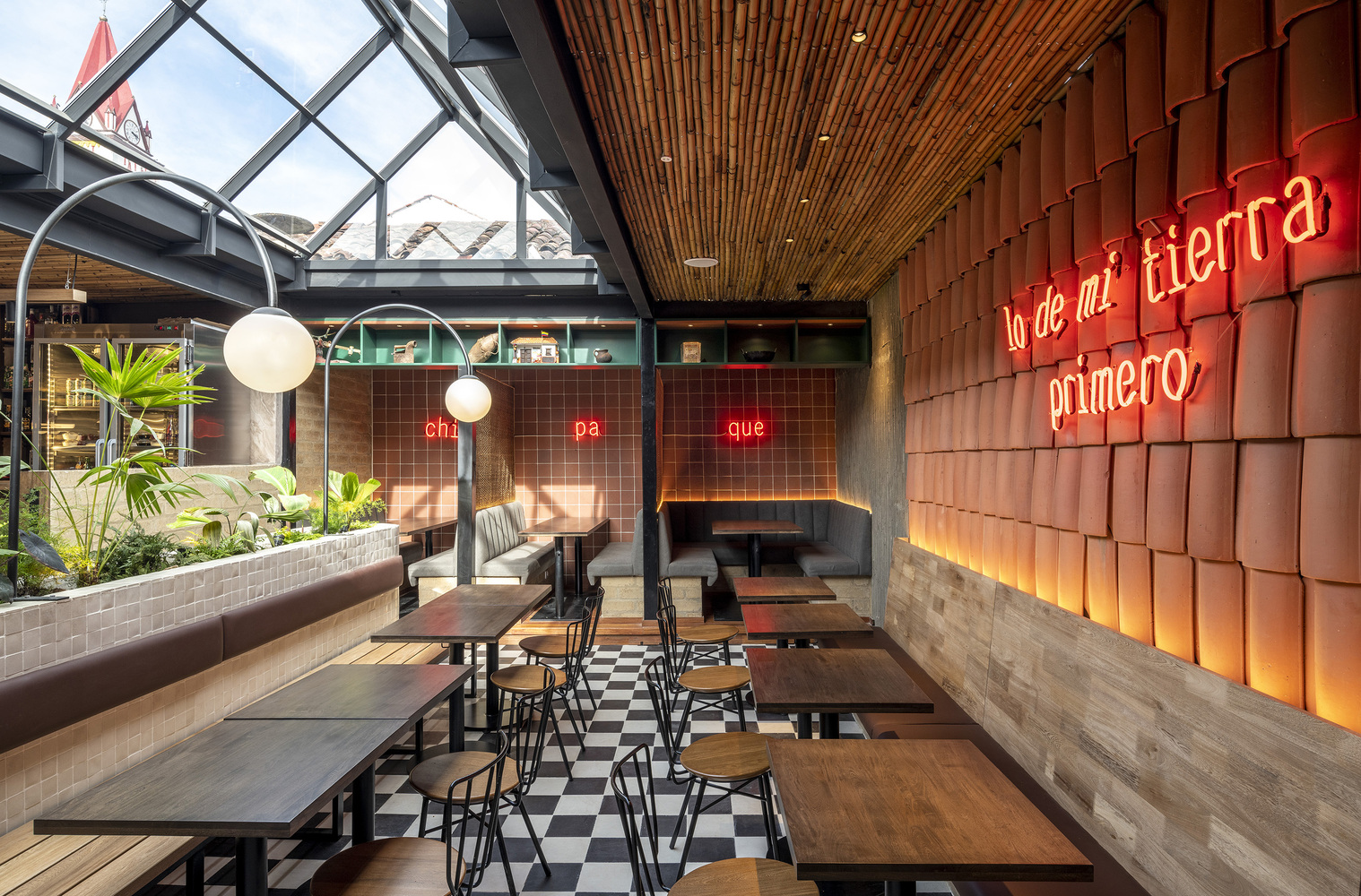 藏在陶土砖瓦里的咖啡馆