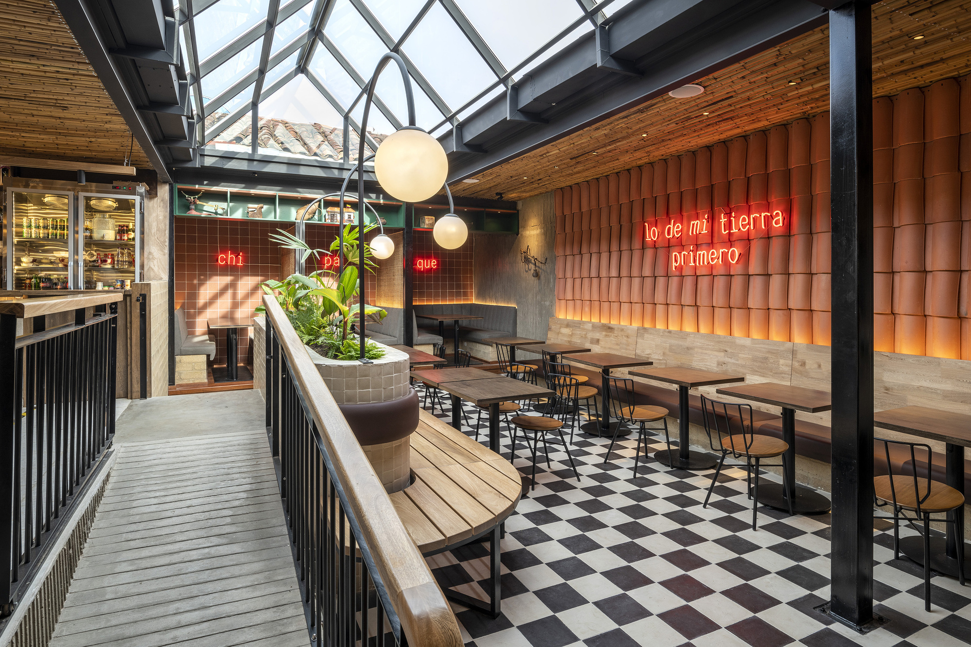 藏在陶土砖瓦里的咖啡馆