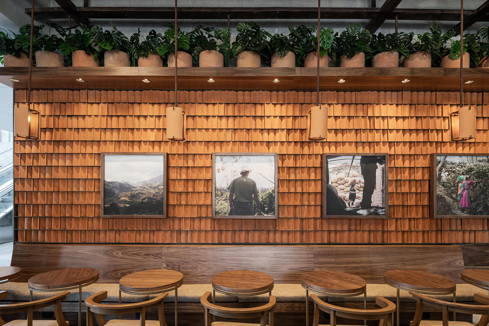 咖啡与陶土的邂逅：一场味觉与视觉的空间叙事