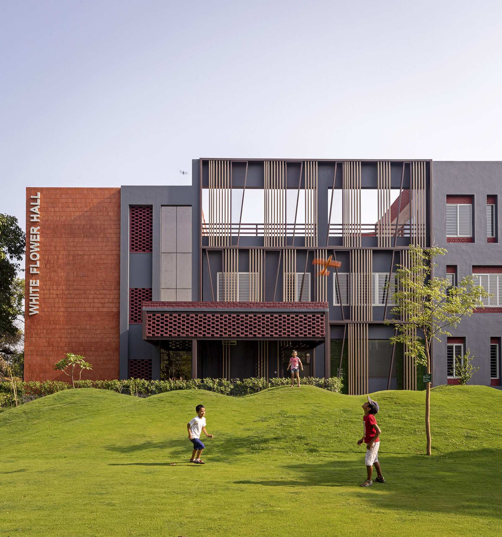 陶土砖为笔，绘就宿舍的温暖新篇