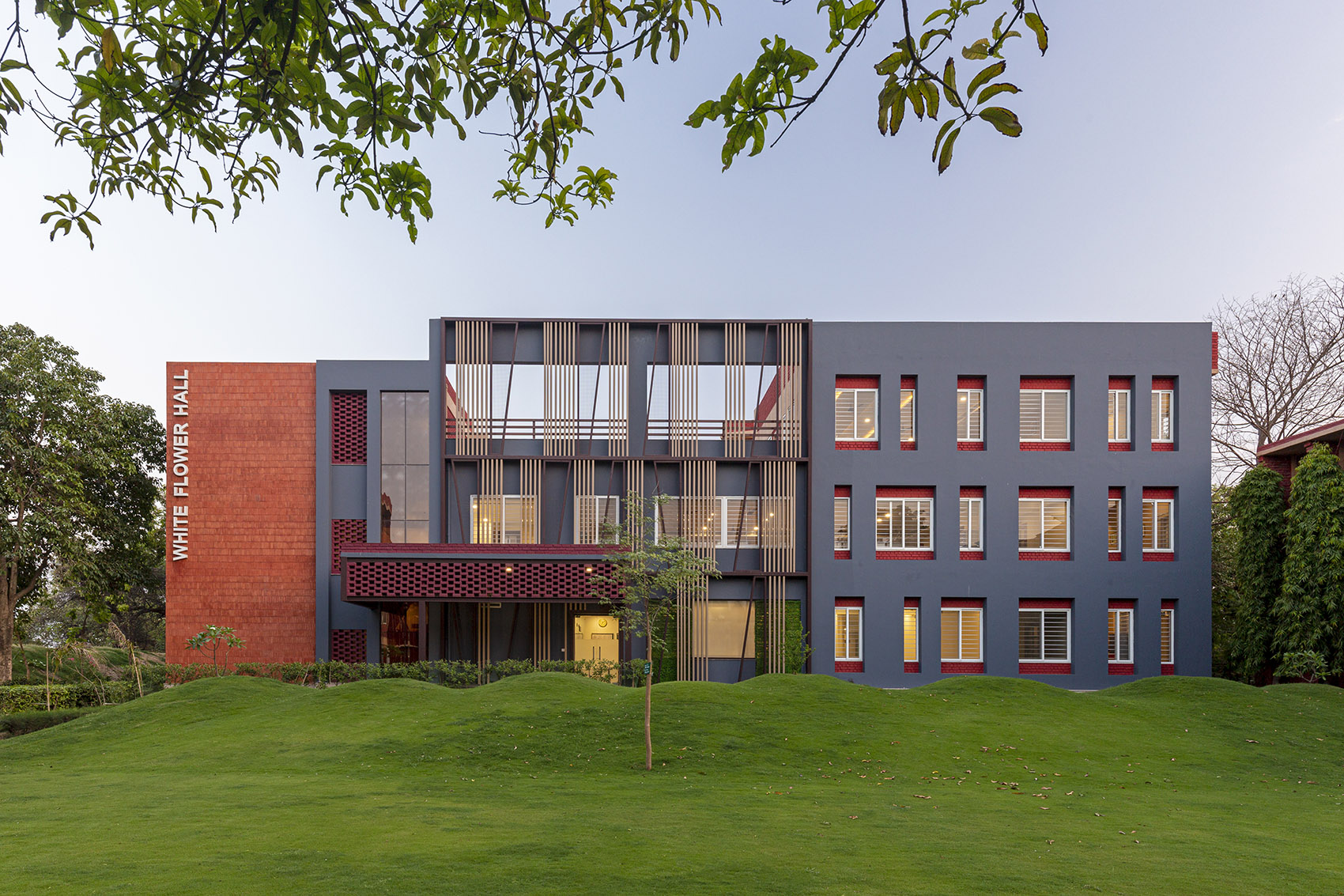 陶土砖为笔，绘就宿舍的温暖新篇