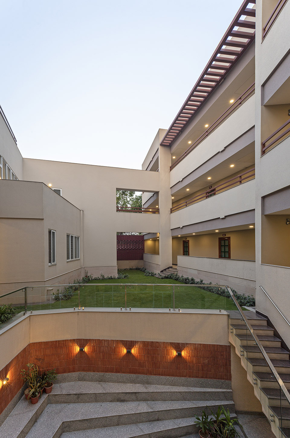 陶土砖为笔，绘就宿舍的温暖新篇